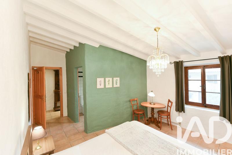 Maison - 1 200 m² - 37 pièces