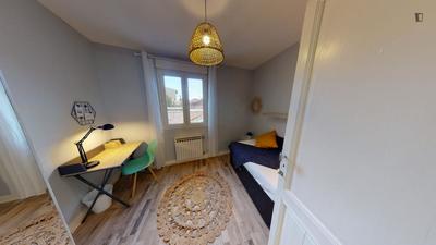 Chambre - 10 m² - 6 pièces