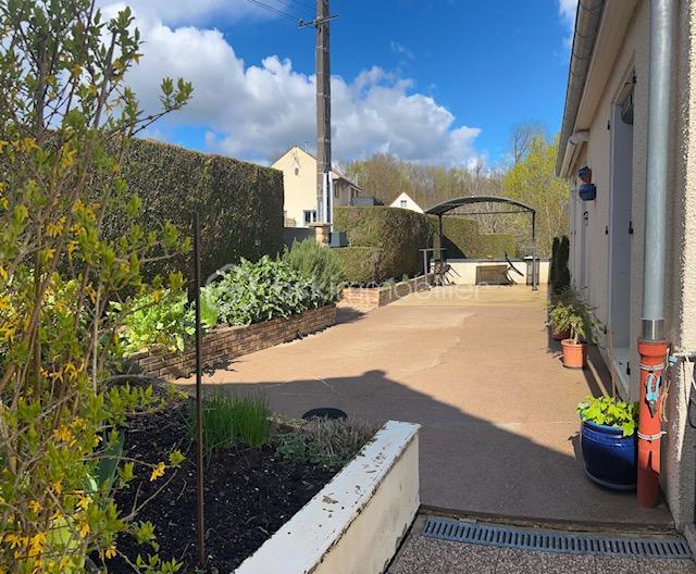 Maison traditionnelle - 94 m² - 9 pièces