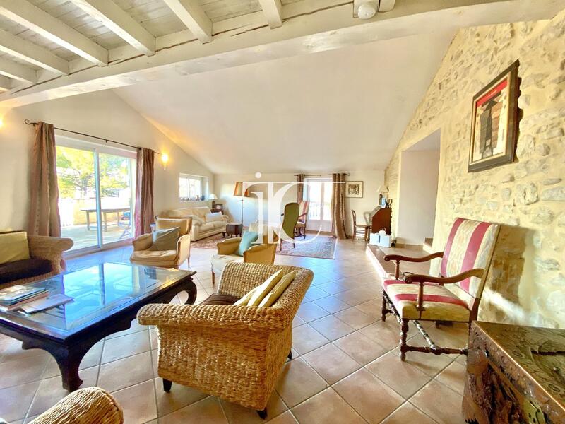 Maison - 273 m² - 8 pièces