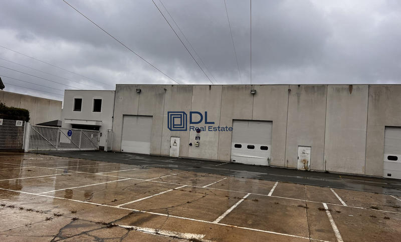 Entrepôt - 1 200 m²