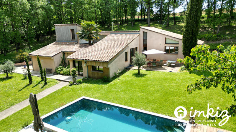 Maison - 260 m² - 9 pièces