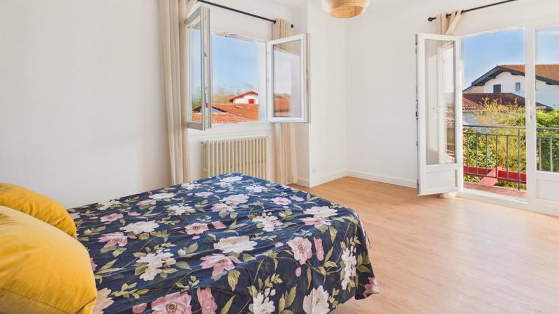 Maison - 325 m² - 7 pièces