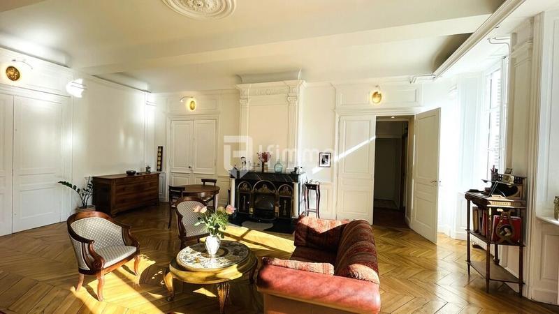 Appartement - 176 m² - 6 pièces