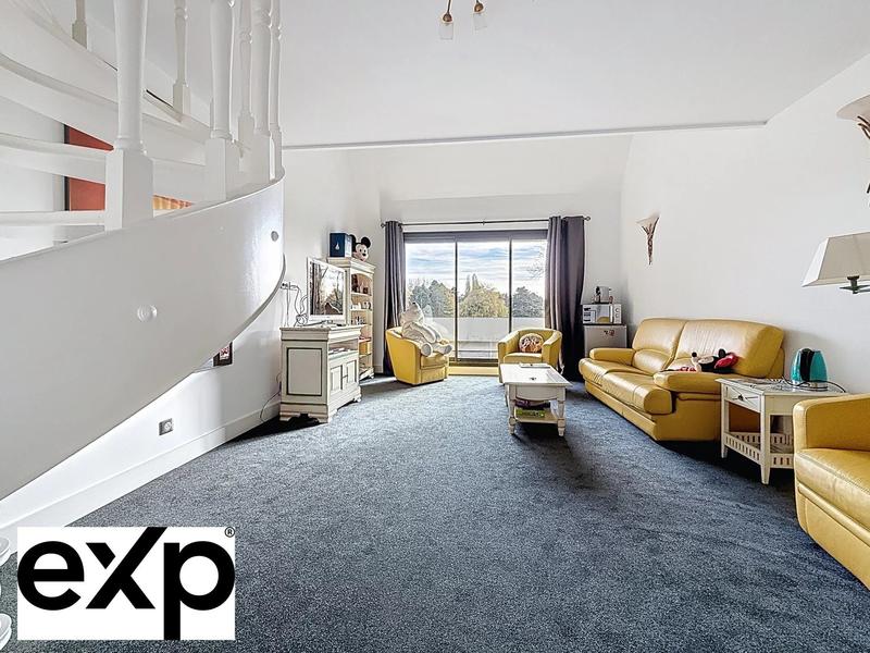 Maison - 1 032 m² - 18 pièces