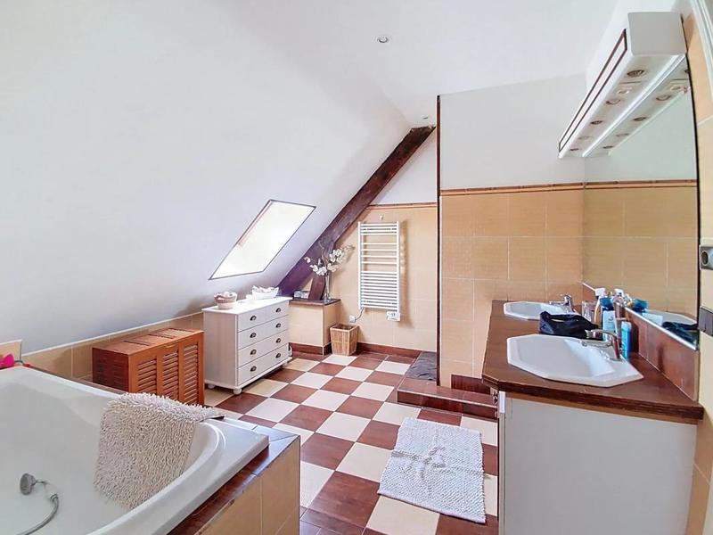 Maison - 210 m² - 8 pièces