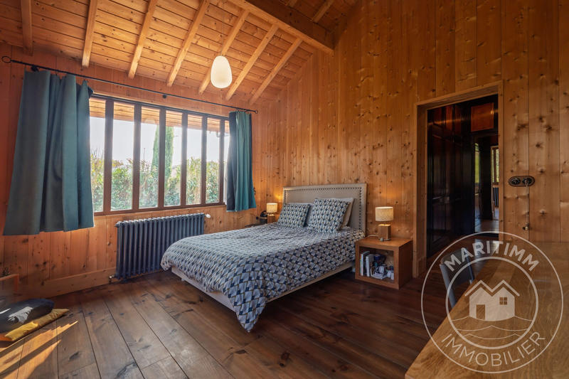 Villa - 230 m² - 9 pièces