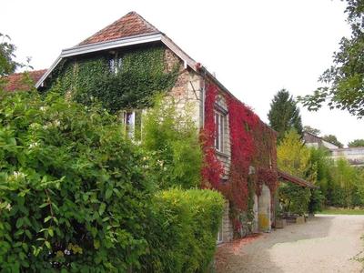 Maison - 260 m² - 9 pièces