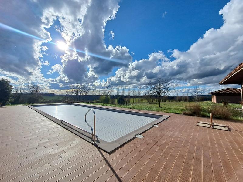 Maison - 305 m² - 6 pièces