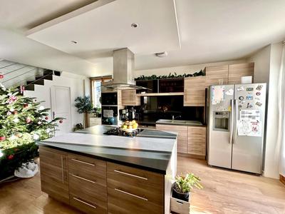 Maison - 140 m² - 5 pièces