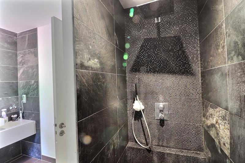 Maison - 295 m² - 12 pièces