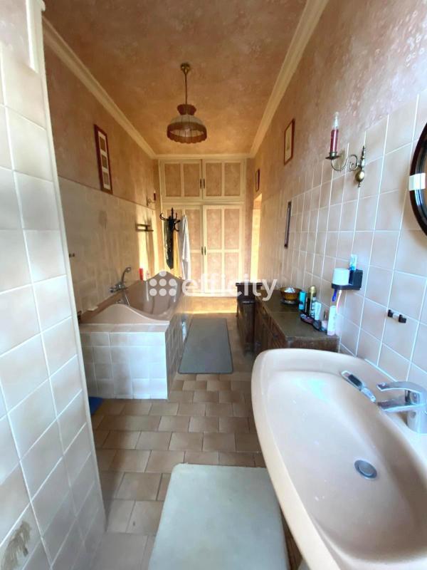 Demeure - 230 m² - 9 pièces