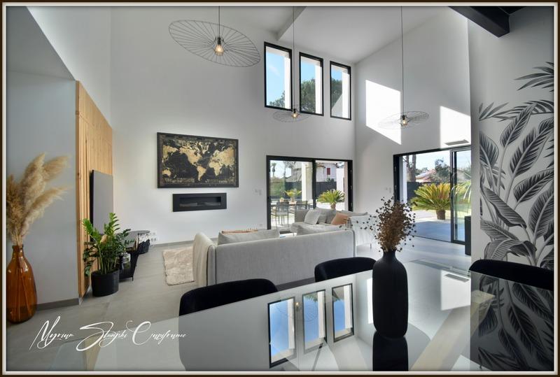 Propriété - 290 m² - 8 pièces