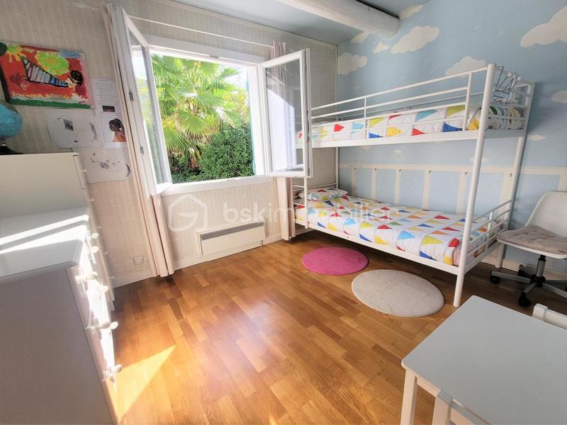 Villa - 243 m² - 11 pièces