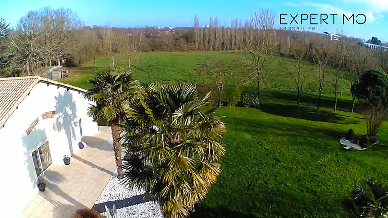 Propriété - 217 m² - 8 pièces