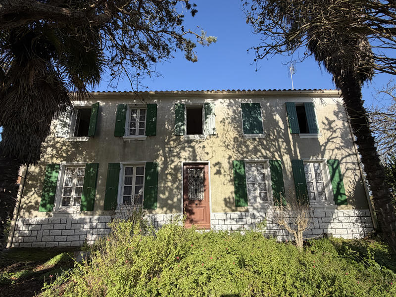 Maison - 237 m² - 8 pièces