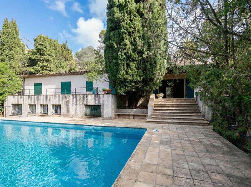 Villa - 446 m² - 9 pièces