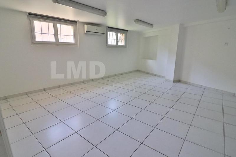 Local commercial - 236 m² - 4 pièces