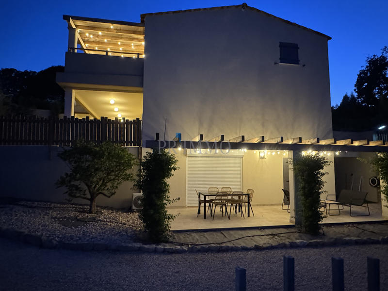 Maison - 250 m² - 12 pièces