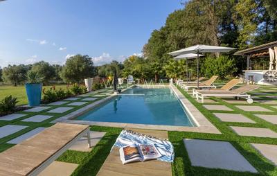 Propriété - 300 m² - 9 pièces