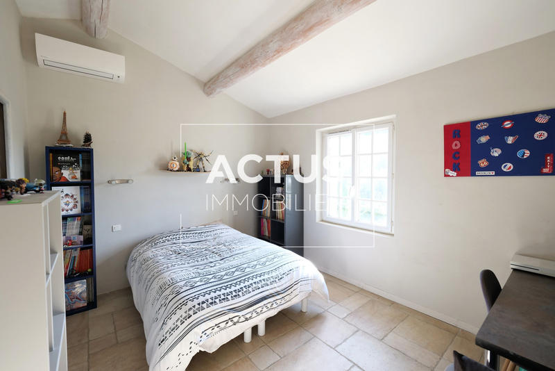 Maison - 213 m² - 7 pièces