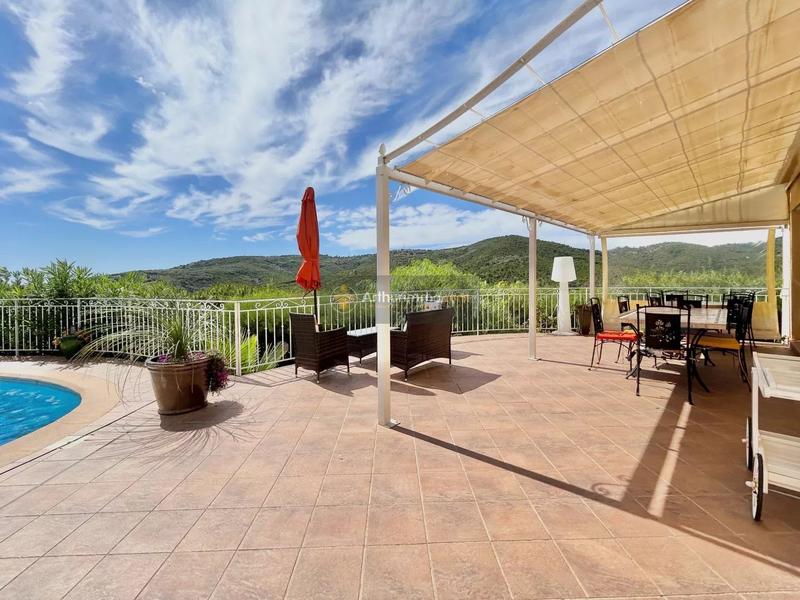 Maison - 150 m² - 7 pièces