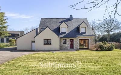 Maison traditionnelle - 203 m² - 9 pièces