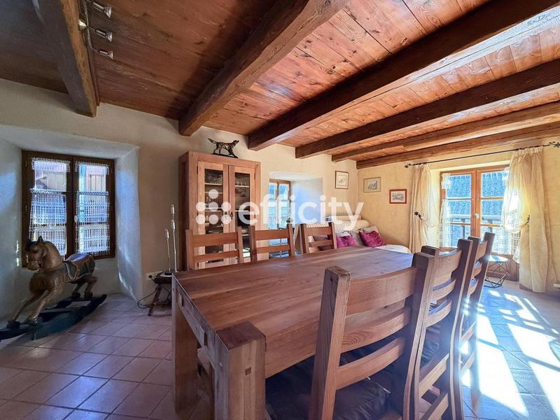 Maison - 275 m² - 9 pièces