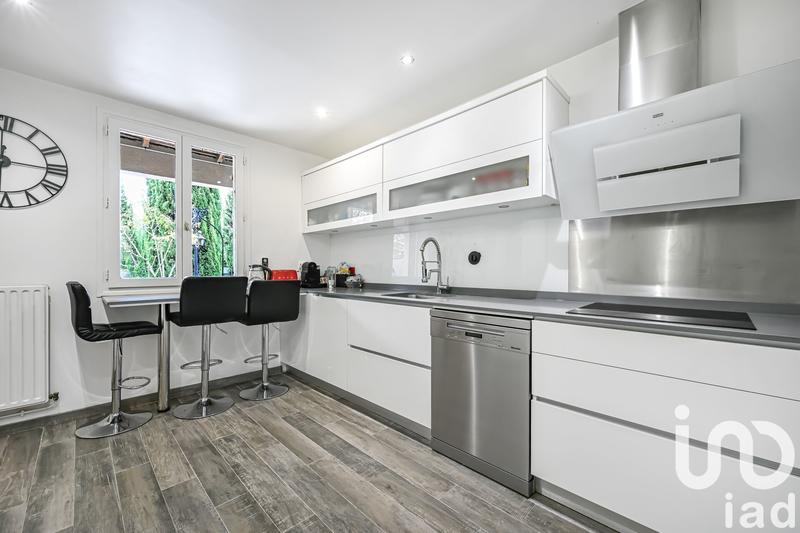 Maison - 240 m² - 11 pièces