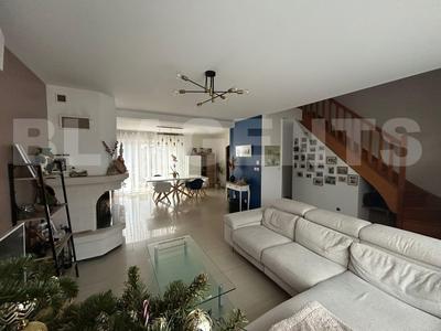 Maison traditionnelle - 151 m² - 5 pièces