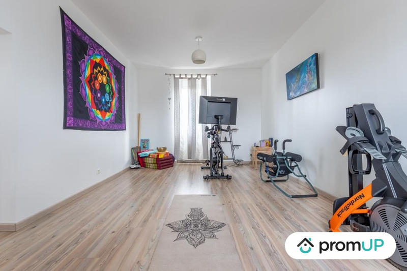 Maison - 220 m² - 6 pièces