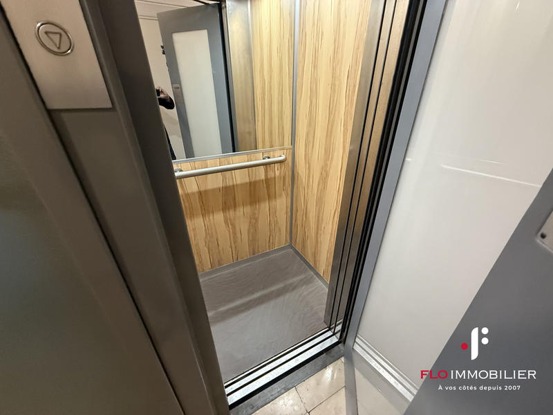 Bureau - 90 m² - 6 pièces