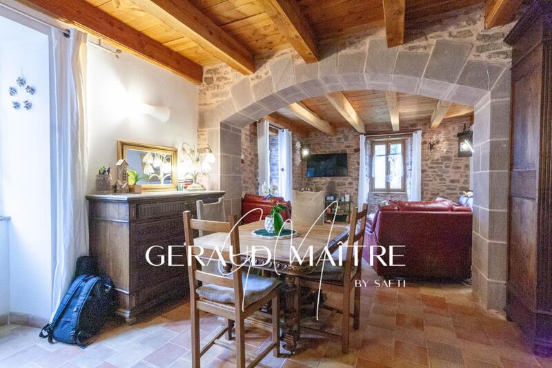 Maison - 240 m² - 11 pièces