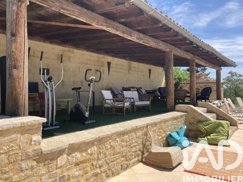 Maison - 896 m² - 27 pièces