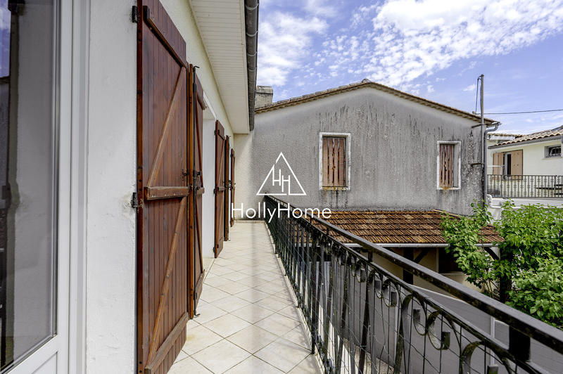 Maison - 290 m² - 8 pièces