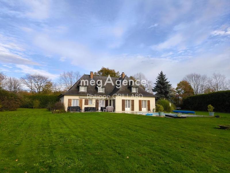 Maison ancienne - 234 m² - 8 pièces