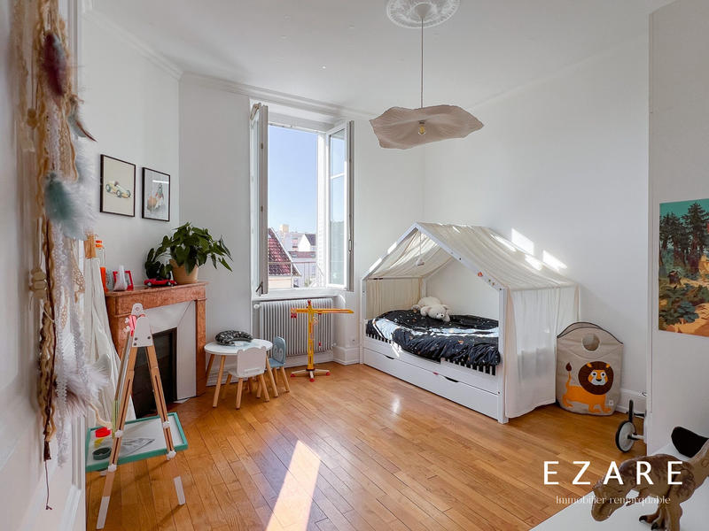 Appartement - 93 m² - 5 pièces