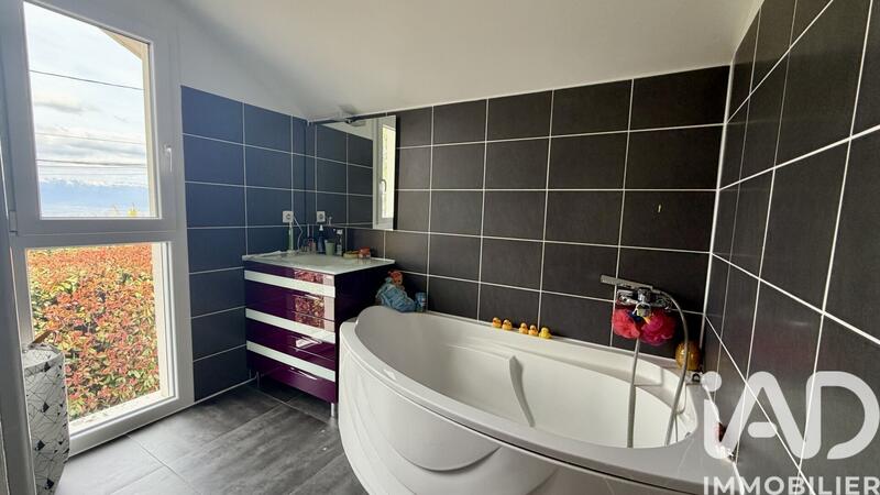 Maison - 200 m² - 6 pièces