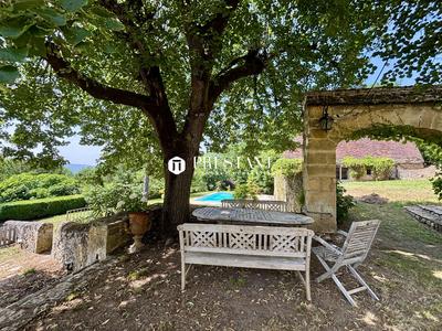 Maison - 250 m² - 8 pièces