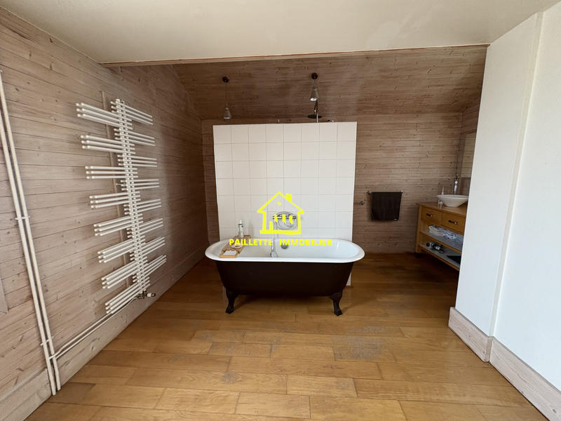 Maison - 201 m² - 6 pièces