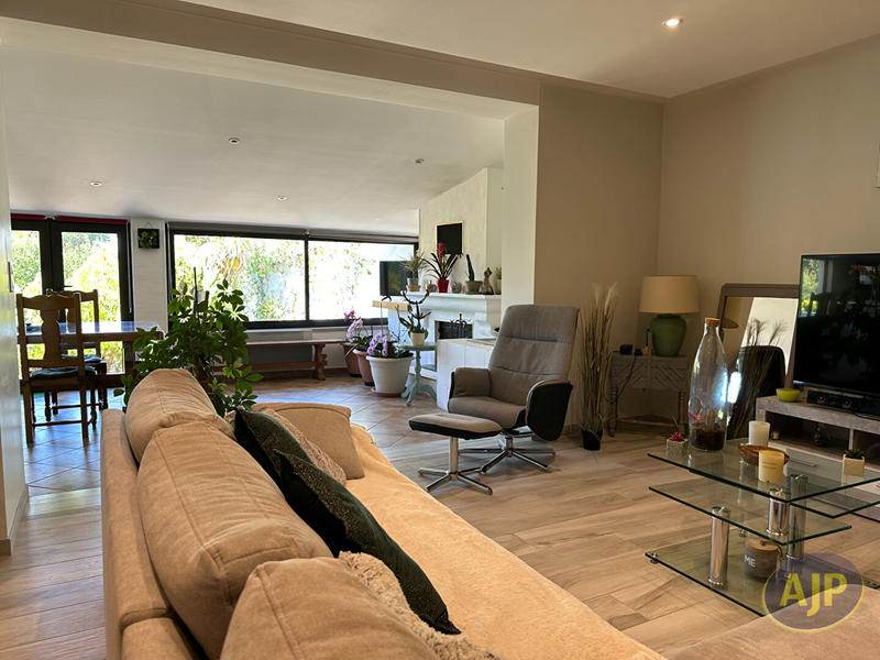 Maison - 195 m² - 7 pièces