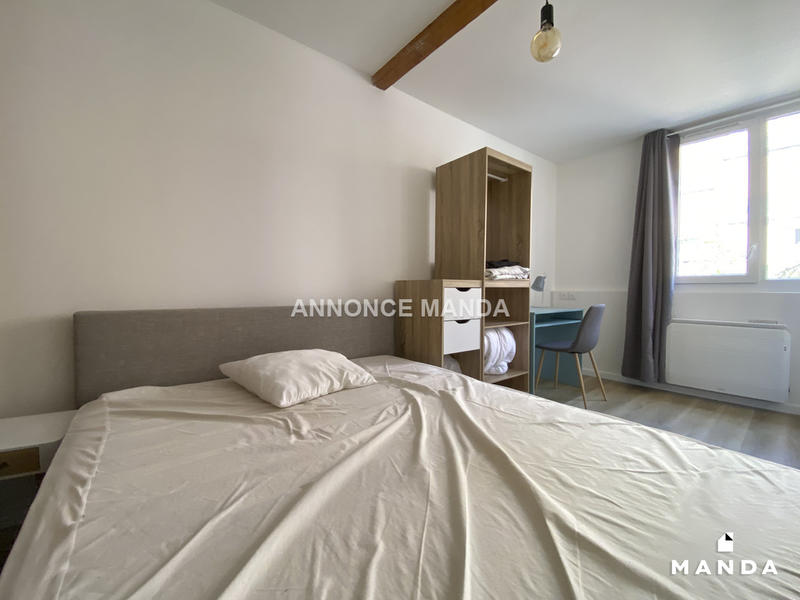 Chambre - 9 m² - 5 pièces