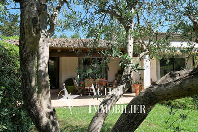 Maison - 210 m² - 7 pièces