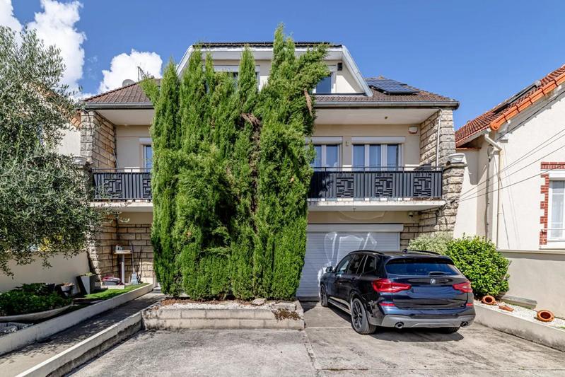 Maison - 213 m² - 6 pièces