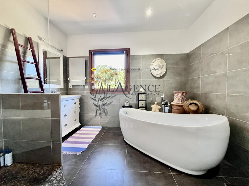 Maison - 200 m² - 5 pièces