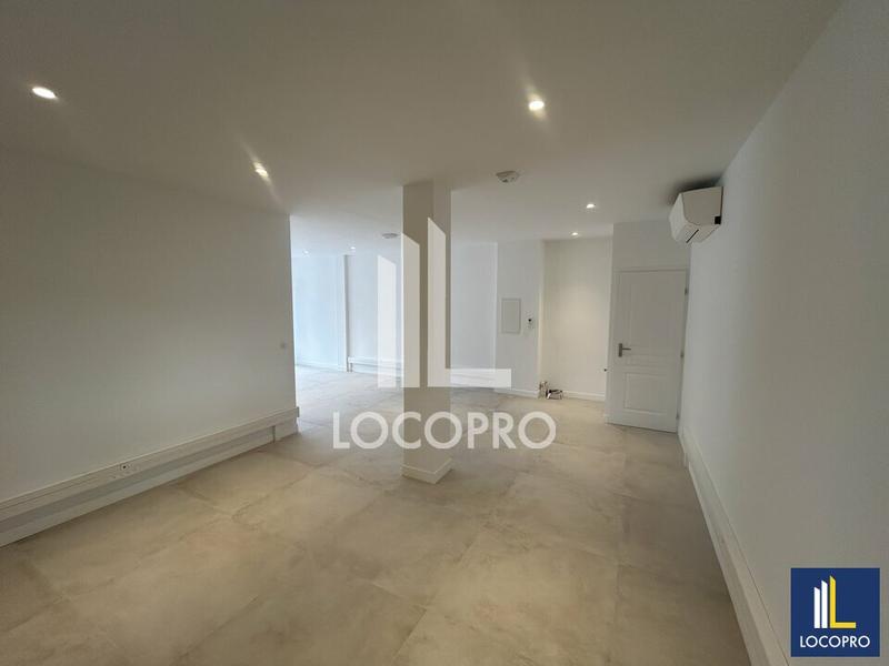 Local d'activité / Entrepôt - 210 m²