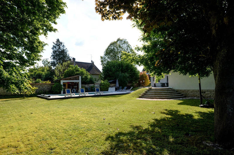 Maison - 318 m² - 10 pièces