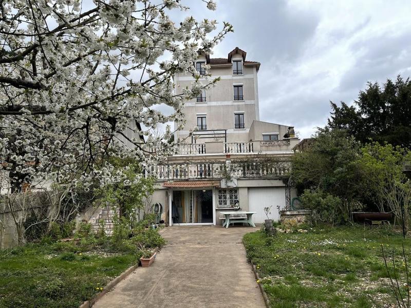 Maison - 455 m² - 12 pièces