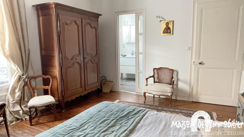 Maison - 256 m² - 12 pièces