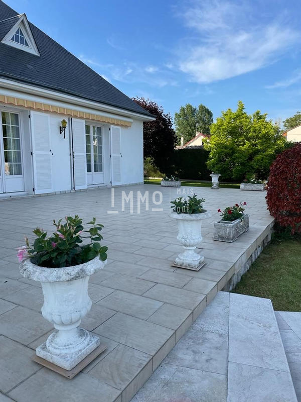 Maison - 231 m² - 10 pièces